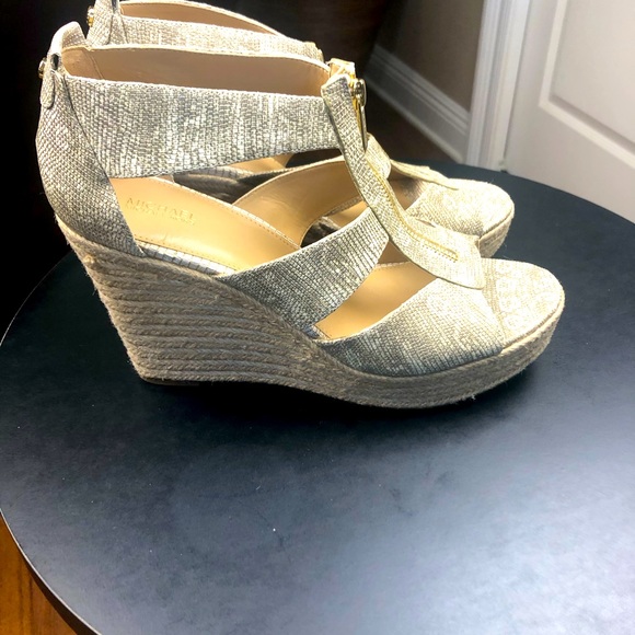 Sexy MK Damita Wedge, METALLIC EMBOSSED LEATHER in Pale Gold! NWT, never worn! - Picture 4 of 4